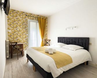 أوتل دو باري - لاروشيل - غرفة نوم