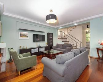 Villa Galano - Your Cozy Retreat In The Athenian Riviera - Vári - Wohnzimmer
