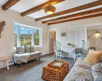 Sea Captains Cottage! - Surry - Sala de estar