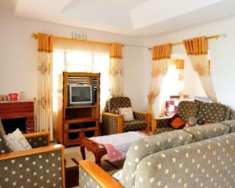Masia K'manjaro Vacation home - Marangu - Living room