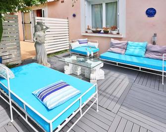 Studio D'hôtes Antonius / Pdj Offered / Jacuzzi / Near The Sea - Fréjus - Innenhof