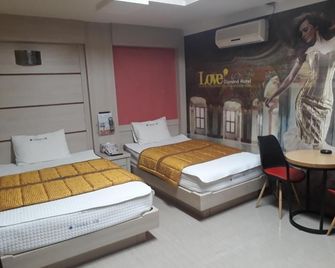 Diamond Motel - Sacheon - Bedroom