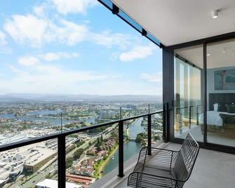 The Horizon - Brand NEW Casino 43F Luxury 2BR unit in Broadbeach with Pool Gym Netflix - Broadbeach - Balcony
