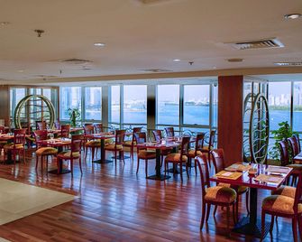 Golden Tulip Sharjah - Sharjah - Restaurant
