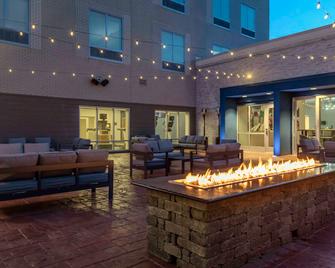 Hampton Inn & Suites Indianapolis West Speedway - Indianapolis - Building