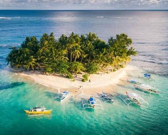 Flo Island Home - General Luna - Strand