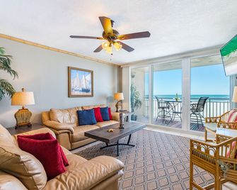 Beachfront / Gulf Sunsets Condo - Clearwater - Living room