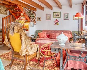 Maison Calme Dans Un Beau Jardin - La Roche-Chalais - Sala de estar