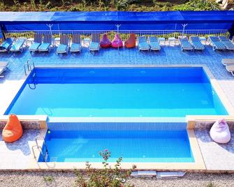Rose Hotel B&B - Gelemiş - Piscine