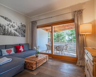 Modern apartment with mountain view and balcony - Kitzbühel - Living room