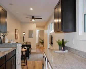 Hip Container Apt - 5 Min Walk To Tiaa Bank - Jacksonville - Keuken