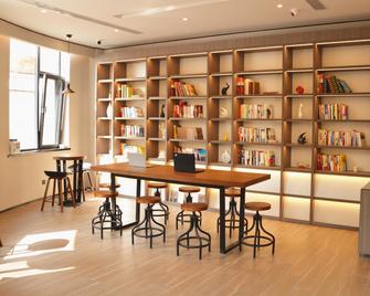 Hangting Xianggang Middle Road - Tsingtao - Qingdao - Lounge