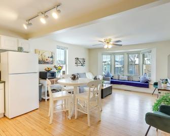 Cozy Delafield Apartment - Walk to Lake! - Delafield - Dining room