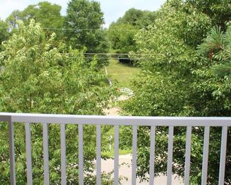 Horses, Bourbon and More Shelbyville Condo - Shelbyville - Balcony