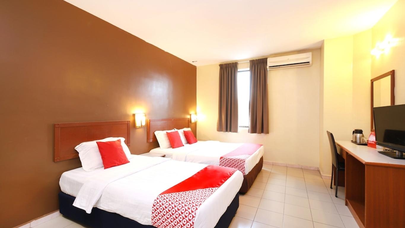 Super OYO 447 Comfort Hotel Meru