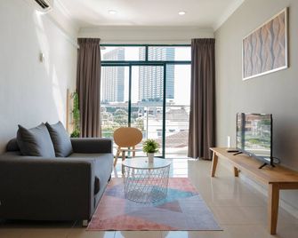 Golden View Serviced Apartments - Tanjung Tokong - Pokój dzienny