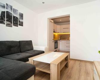 Nice Flat In City - Košice - Living room