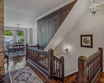 The Grand Castalian Inn Bed and Breakfast - Berkeley Springs