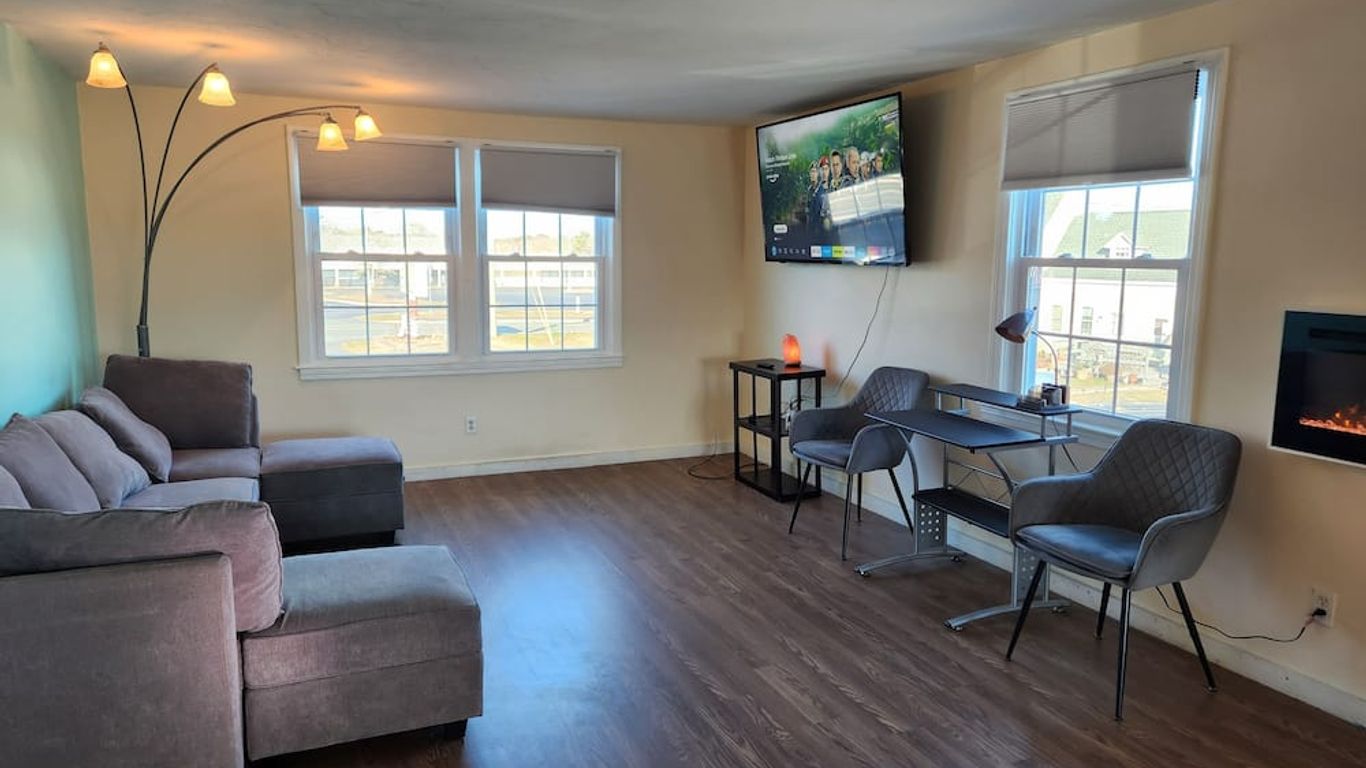 Jonathan Edwards Motel