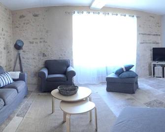 Charming cottage 4 10 pers with swimming pool (Center, Indre, Berry, Brenne, 36) - Prissac - Sala de estar