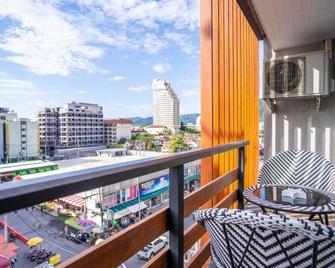 Hotel Dsure Patong - Patong - Balcony