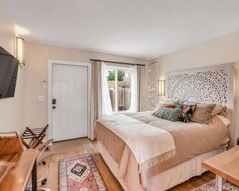 New! Two Blocks From Bart - Concord