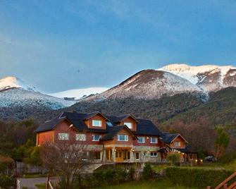 Alma Andina Hosteria - Villa La Angostura - Building