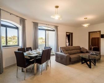 Landmark Apartment - Birżebbuġa - Dining room