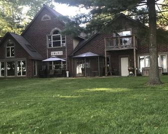 Green Bay Packer NFL Draft special, rent 3 nights get 4 nights free! - Wausaukee - Edificio