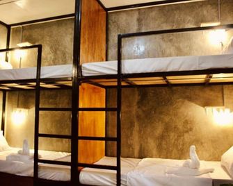 The Hangover Hostel - Moalboal - Bedroom