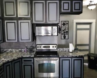 Hiawatha House near Pipestone National Monument - Pipestone - Kitchen