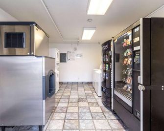 Motel 6-Kirkland, Wa - North Kirkland - קירקלנד - חנות