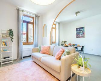 1Br - Monaco 1 Min Walk - Close to Port and Train - Beausoleil - Sala de estar