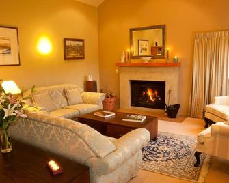 Whakaipo Lodge - Taupo - Olohuone