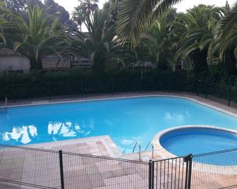 charming semi-detached house with swimming pool - Cagnes-sur-Mer - Piscine