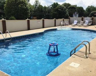Best Appointed Condo Alpine Village Sleeps 12, Tennis, health club, pool hot tub - Woodstock - Piscina