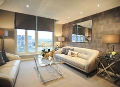 Stirling Luxury Apartments - Stirling - Living room