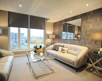 Stirling Luxury Apartments - Stirling - Living room