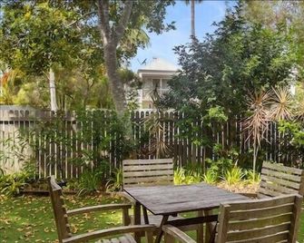 Seychelles 2 - Short stroll to Noosa River - Noosaville - Patio