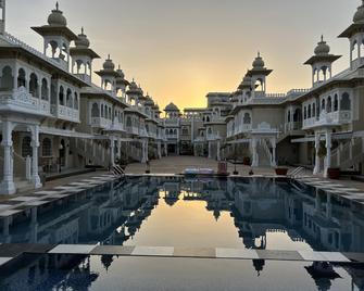 Hotel Gautam Lonavala - Lonavala - Piscina