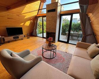 Begonvil Gümüslük - גומושלוק - סלון