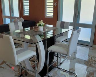 Boutique style, modern and spacious home! - Hatillo - Comedor