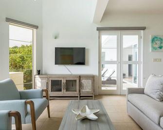 Charming 3-bedroom house with beach access in Tortola with AC, WiFi - Road Town - Salon