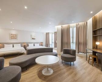 Masan Yangdeok Brown Dot - Changwon - Habitación