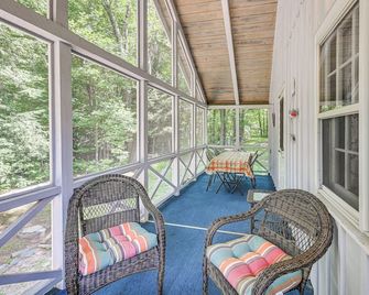 Becket Home with 3-Season Porch Walk to Lake Access - Becket - Balcony