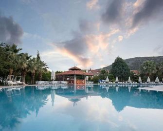 Lycus River Thermal Hotel - Pamukkale - Pool