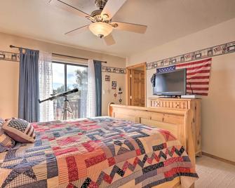 Hike, Fish and Enjoy Pond On-Site Bison Ranch Cabin - Heber-Overgaard - Bedroom