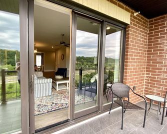 2BR Condo in Downtown Lynchburg w/ Picturesque Views - Lynchburg - Balkon