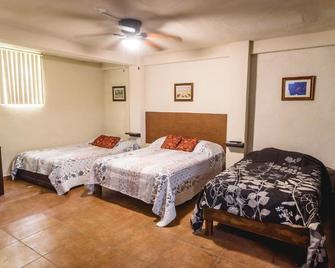 Suite con 2 recamaras,2mini splits, Parking Wifi 100 mb, cocina - Ciudad Valles - Habitación