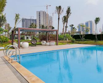 Modern Studio With Cozy Style At Sky House Bsd Apartment - Tangerang City - Pool